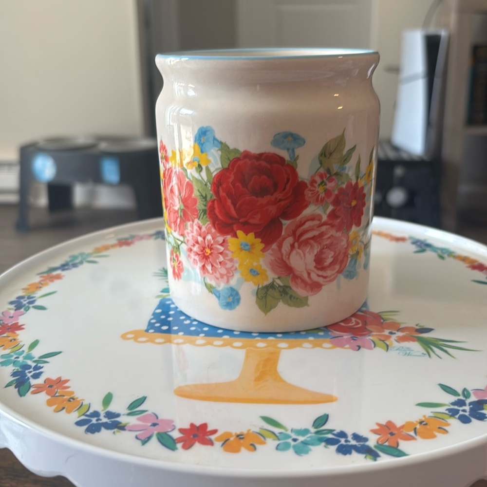 The Pioneer Woman small utensil holder